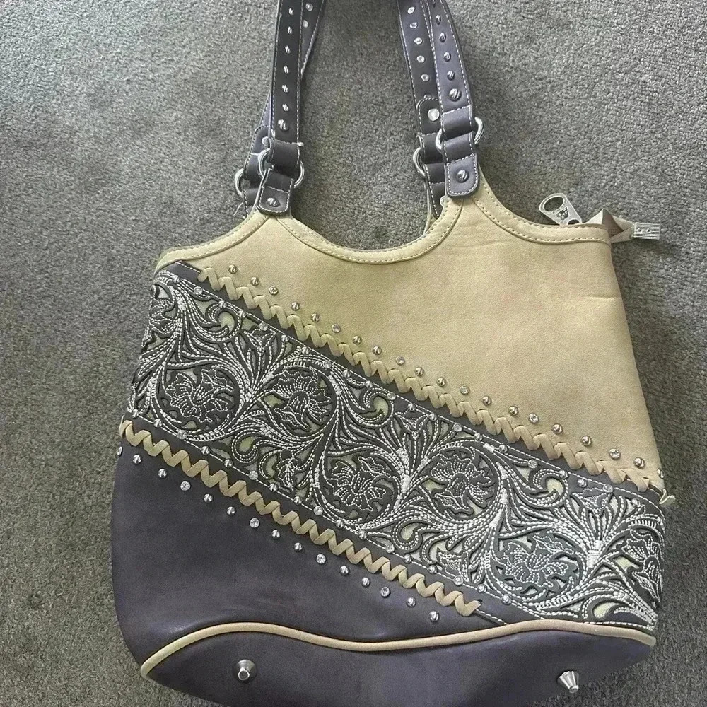 American bling‎ brown and tan suede purse